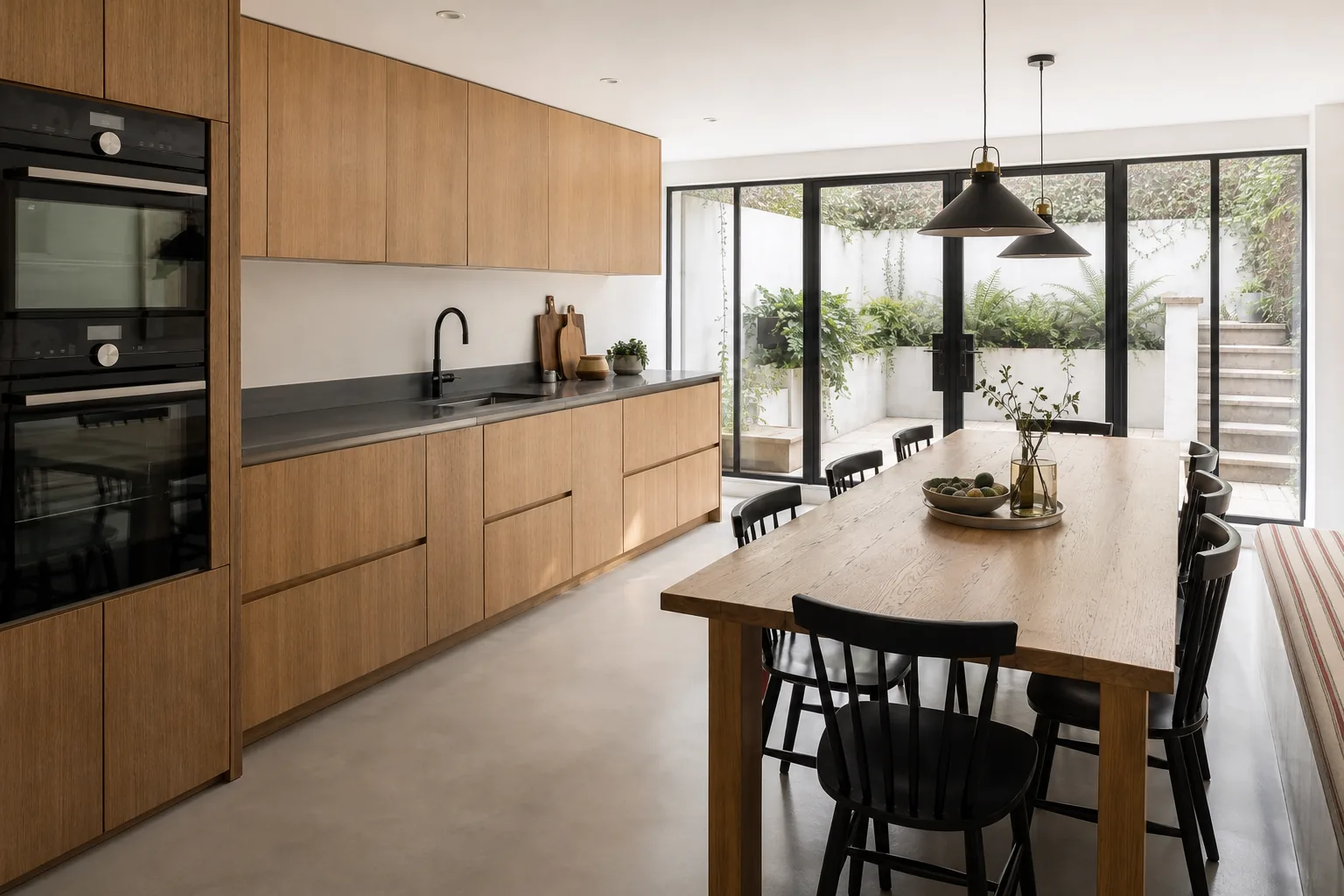 Basement Family Kitchen with a Sunken Garden in Belsize Park, London, photo 2 of 4